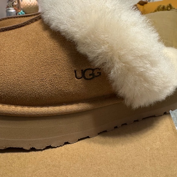 UGG Brown and Cream Mules - Disquette - Picture 2 of 6